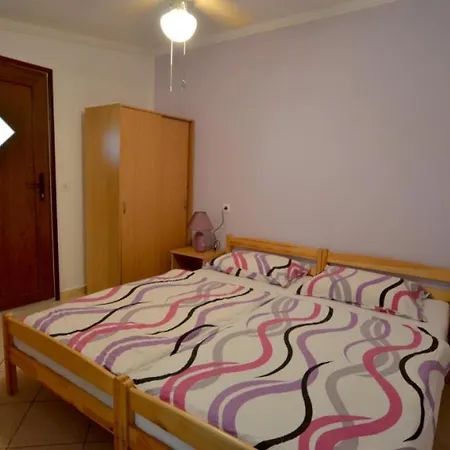 Studio In Varvari With Terrace, Air Conditioning, Wifi, Washing Machine 664-4 Poreč