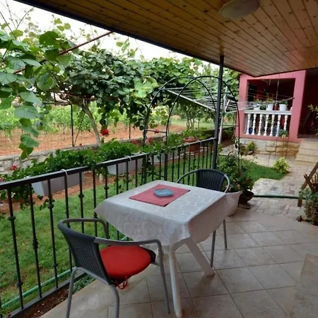 Studio In Varvari With Terrace, Air Conditioning, Wifi, Washing Machine 664-4