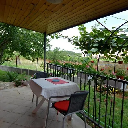 Studio In Varvari With Terrace, Air Conditioning, Wifi, Washing Machine 664-4 * Porec