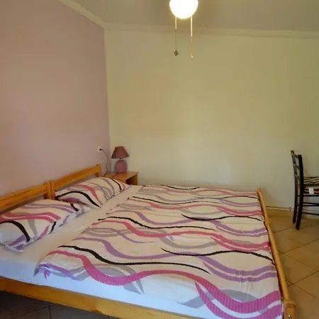 Studio In Varvari With Terrace, Air Conditioning, Wifi, Washing Machine 664-4 *