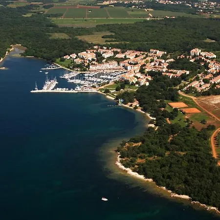 Studio In Varvari With Terrace, Air Conditioning, Wifi, Washing Machine 664-4 * Poreč