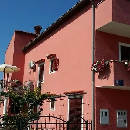 Studio In Varvari With Terrace, Air Conditioning, Wifi, Washing Machine 664-4 Apartman Porec